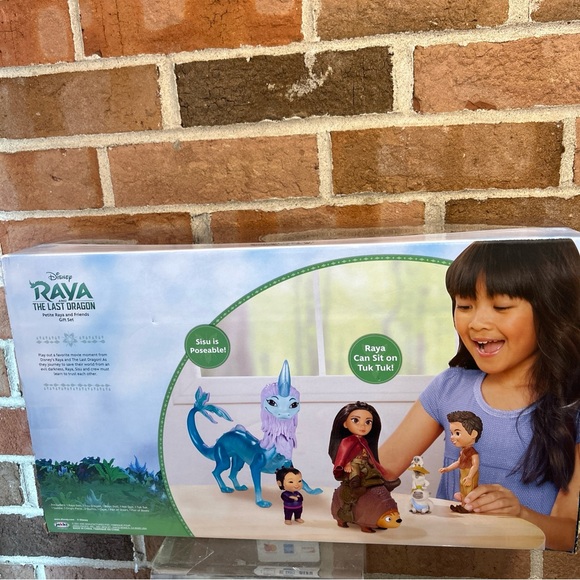 Disney Raya and the Last Dragon Character Doll Giftset - Picture 5 of 5